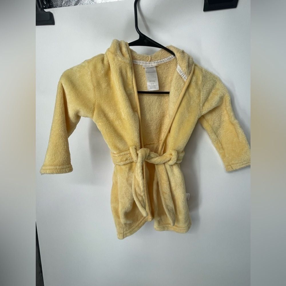 Tahari infant robe size 24 months‎